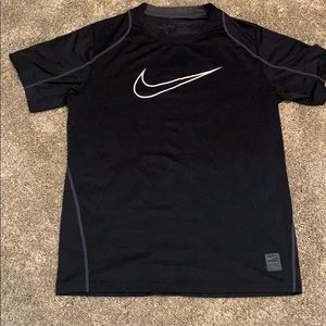 Youth boys Nike fitted t-shirt.  Size Y XL